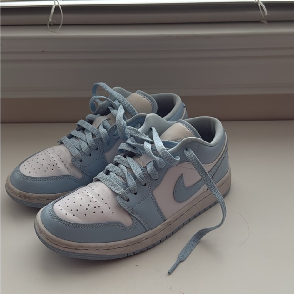 Women’s air jordan 1 ‘ice blue’